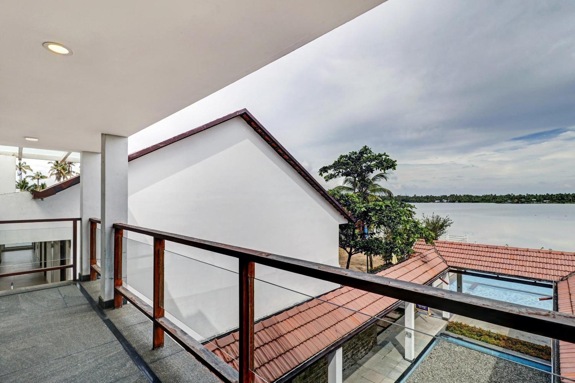 Townhouse Oak Edassery'S Sealine Villa Stay Коччи Экстерьер фото
